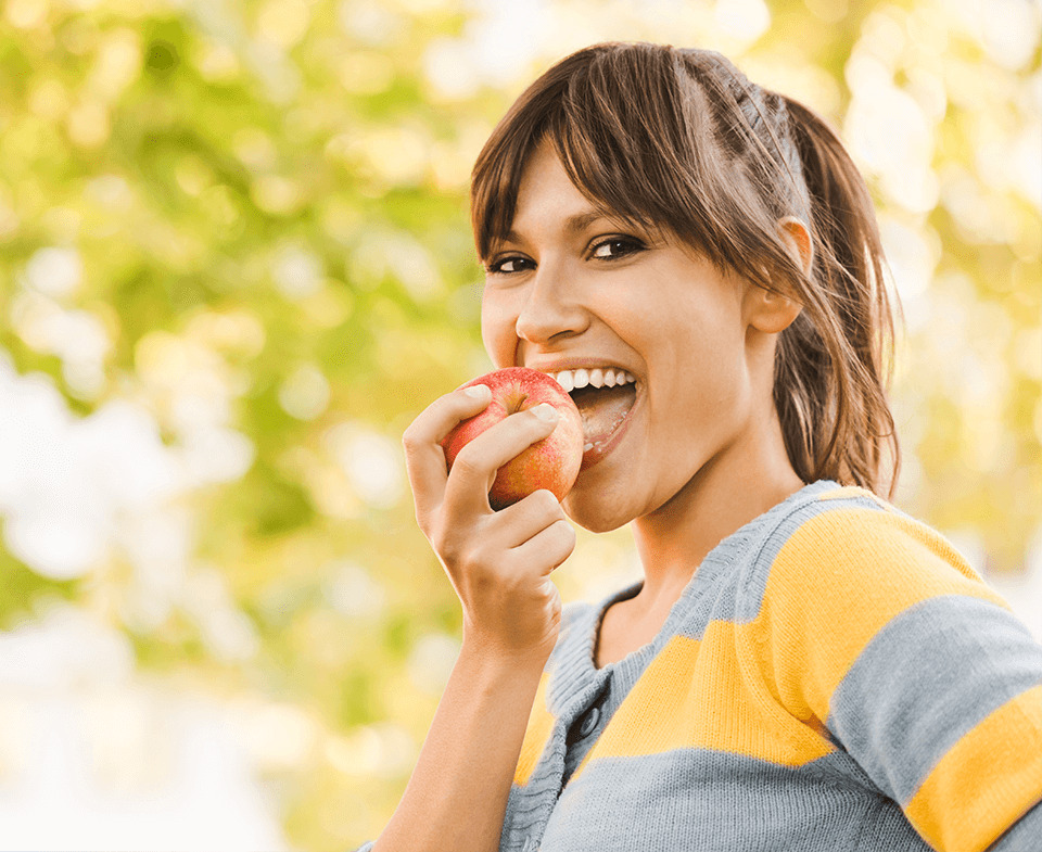 woman eating an apple